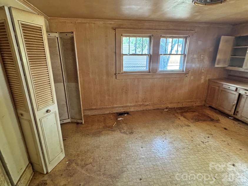 2806 Royal Avenue, Kannapolis, NC 28083.  MLS# CAR4401389, YatesRealty ID 35423. 
