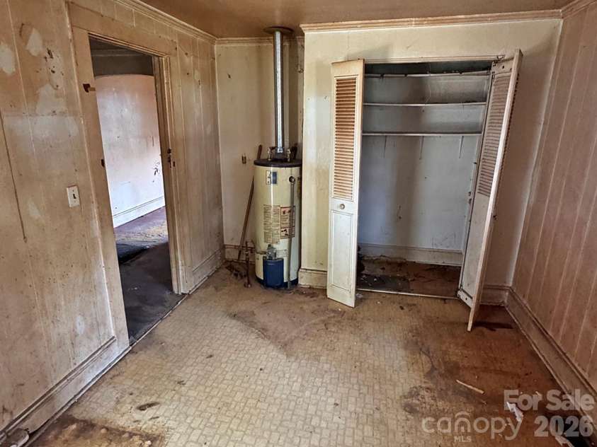 2806 Royal Avenue, Kannapolis, NC 28083.  MLS# CAR4401389, YatesRealty ID 35423. 