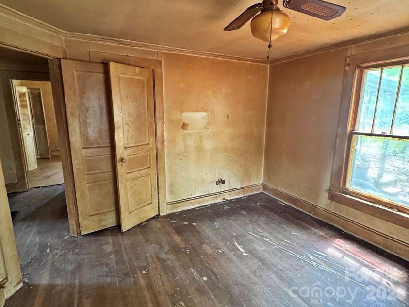 2806 Royal Avenue, Kannapolis, NC 28083.  MLS# CAR4401389, YatesRealty ID 35423. 