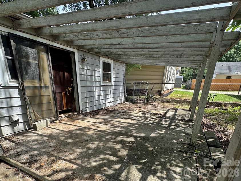 2806 Royal Avenue, Kannapolis, NC 28083.  MLS# CAR4401389, YatesRealty ID 35423. 