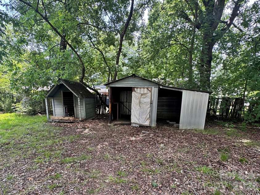 2806 Royal Avenue, Kannapolis, NC 28083.  MLS# CAR4401389, YatesRealty ID 35423. 