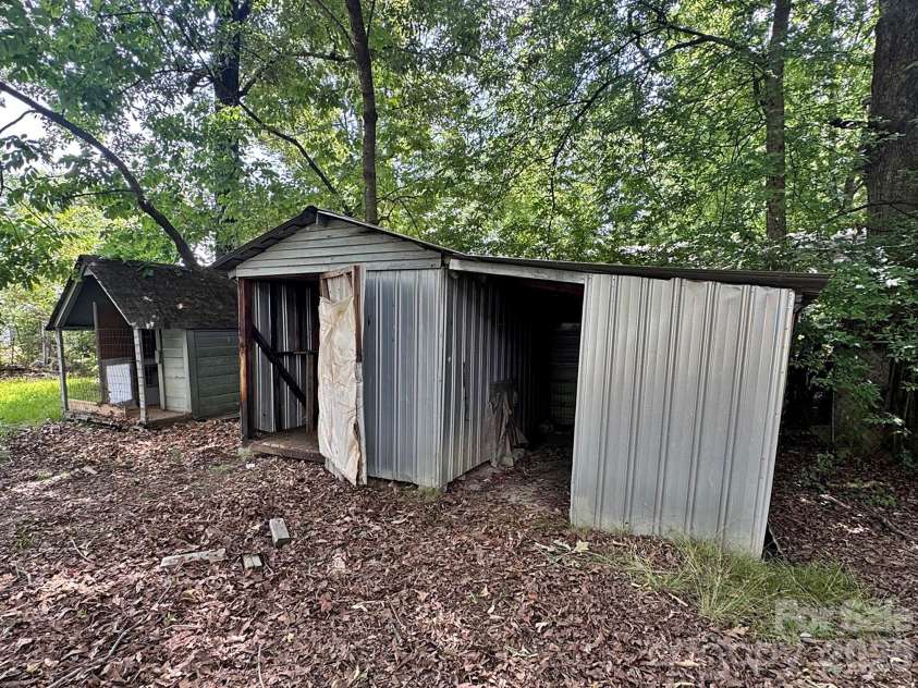 2806 Royal Avenue, Kannapolis, NC 28083.  MLS# CAR4401389, YatesRealty ID 35423. 