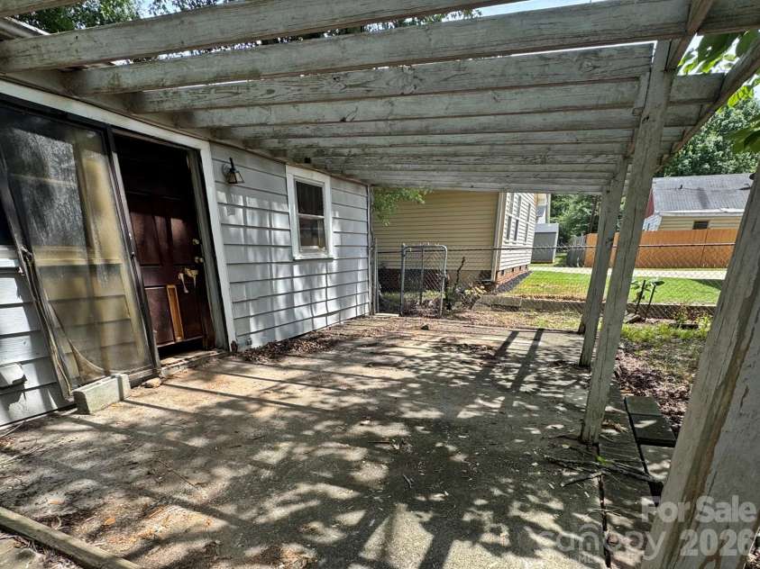 2806 Royal Avenue, Kannapolis, NC 28083.  MLS# CAR4401389, YatesRealty ID 35423. 