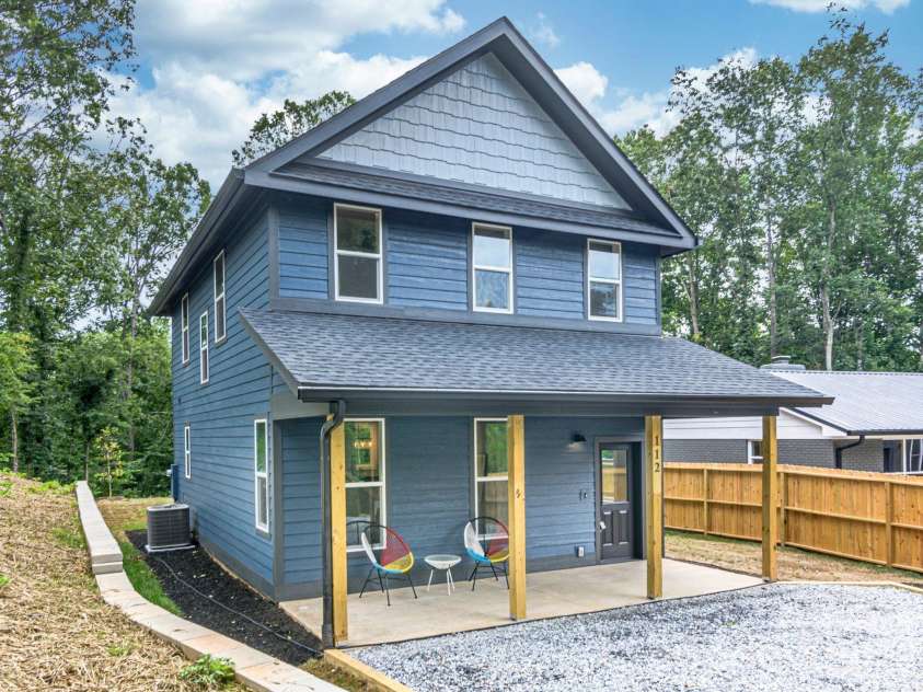 112 Shady Oak Drive, Asheville, NC 28803.  MLS# CAR4362528, YatesRealty ID 35424. 