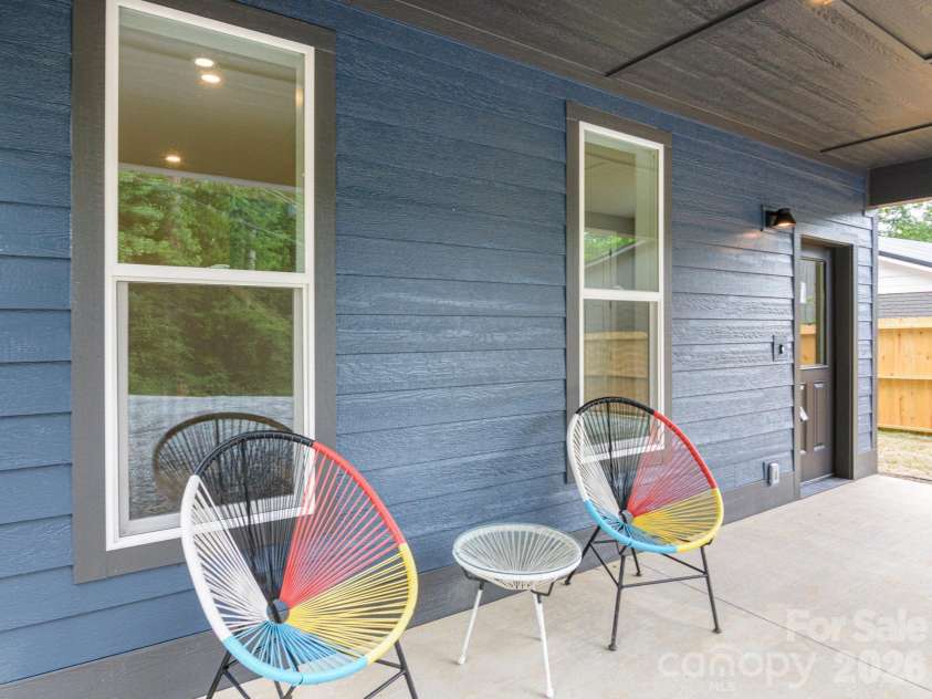 112 Shady Oak Drive, Asheville, NC 28803.  MLS# CAR4362528, YatesRealty ID 35424. 