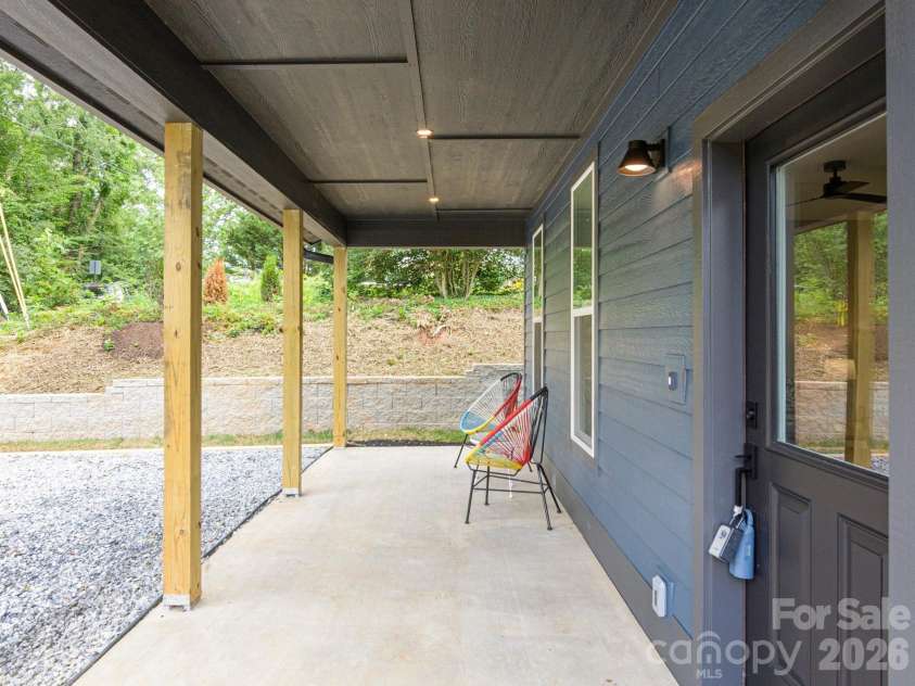 112 Shady Oak Drive, Asheville, NC 28803.  MLS# CAR4362528, YatesRealty ID 35424. 
