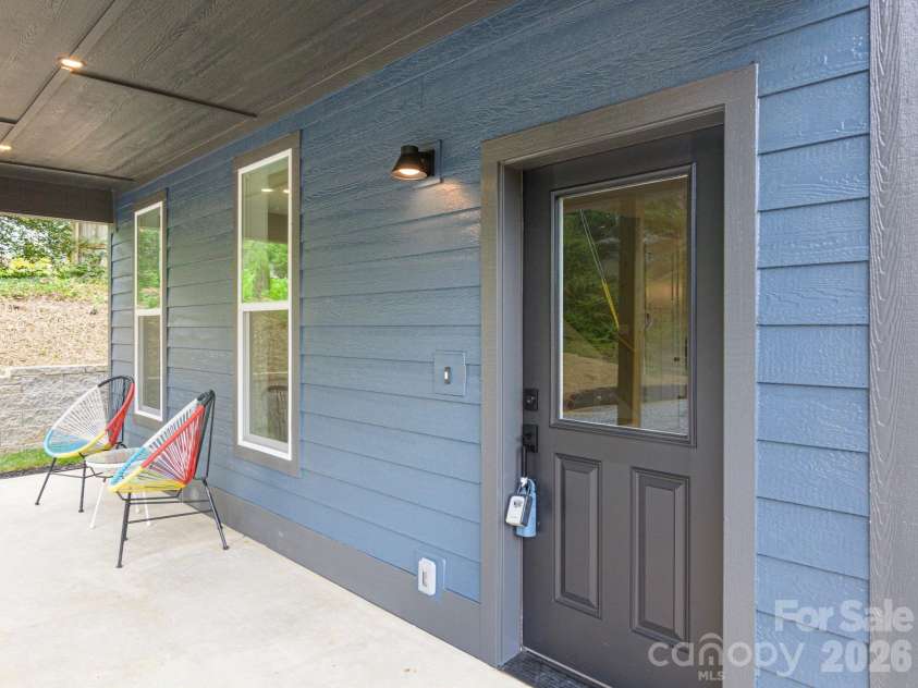 112 Shady Oak Drive, Asheville, NC 28803.  MLS# CAR4362528, YatesRealty ID 35424. 