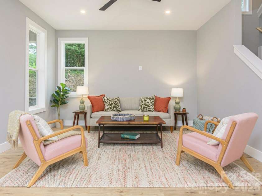 112 Shady Oak Drive, Asheville, NC 28803.  MLS# CAR4362528, YatesRealty ID 35424. 