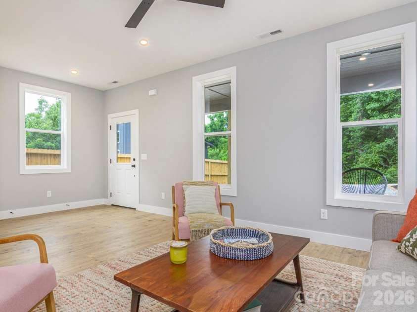 112 Shady Oak Drive, Asheville, NC 28803.  MLS# CAR4362528, YatesRealty ID 35424. 