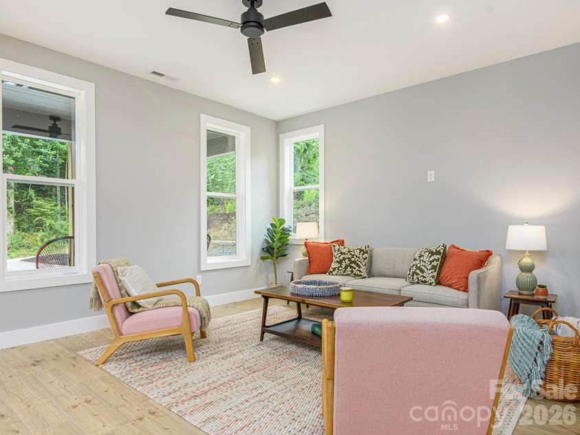 112 Shady Oak Drive, Asheville, NC 28803.  MLS# CAR4362528, YatesRealty ID 35424. 