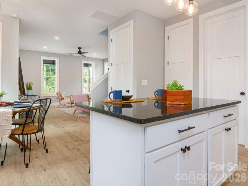 112 Shady Oak Drive, Asheville, NC 28803.  MLS# CAR4362528, YatesRealty ID 35424. 