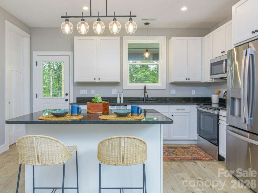 112 Shady Oak Drive, Asheville, NC 28803.  MLS# CAR4362528, YatesRealty ID 35424. 