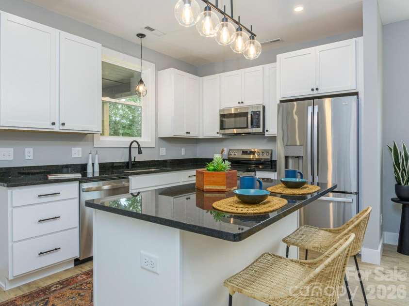 112 Shady Oak Drive, Asheville, NC 28803.  MLS# CAR4362528, YatesRealty ID 35424. 