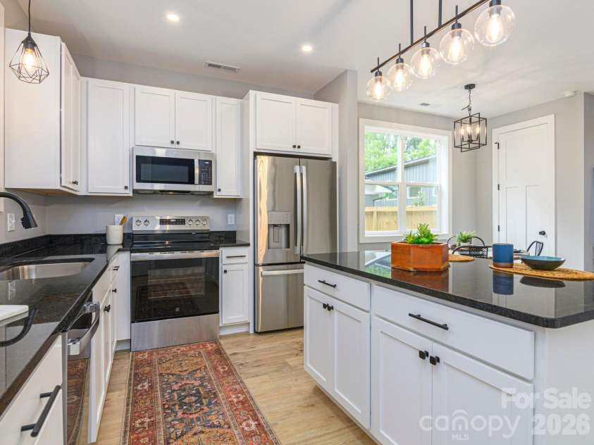 112 Shady Oak Drive, Asheville, NC 28803.  MLS# CAR4362528, YatesRealty ID 35424. 