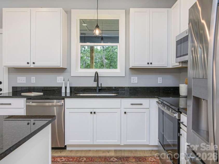 112 Shady Oak Drive, Asheville, NC 28803.  MLS# CAR4362528, YatesRealty ID 35424. 