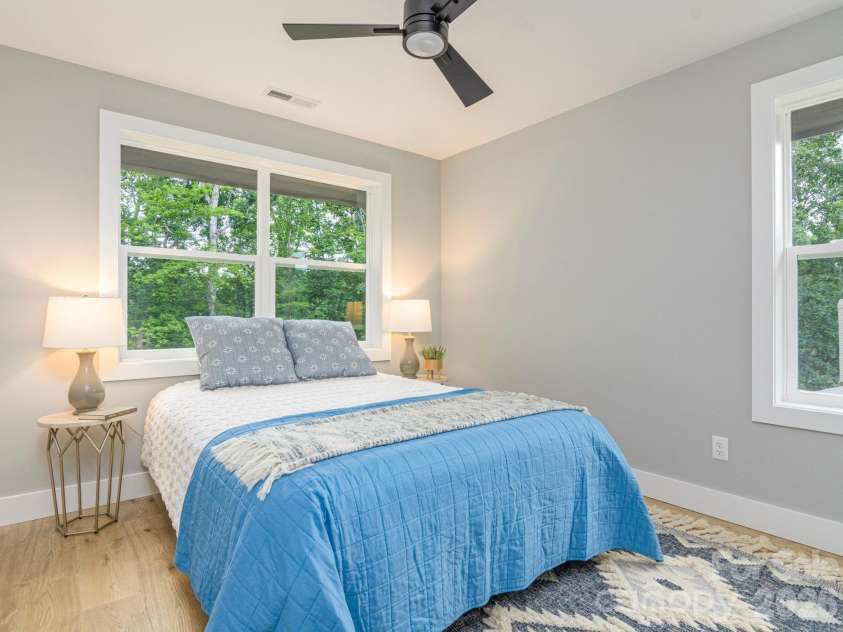 112 Shady Oak Drive, Asheville, NC 28803.  MLS# CAR4362528, YatesRealty ID 35424. 