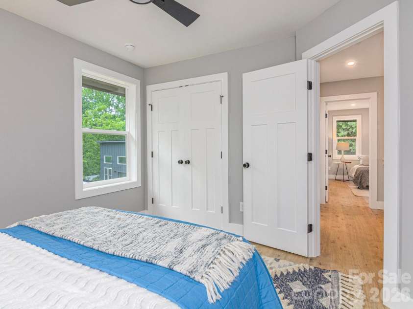 112 Shady Oak Drive, Asheville, NC 28803.  MLS# CAR4362528, YatesRealty ID 35424. 
