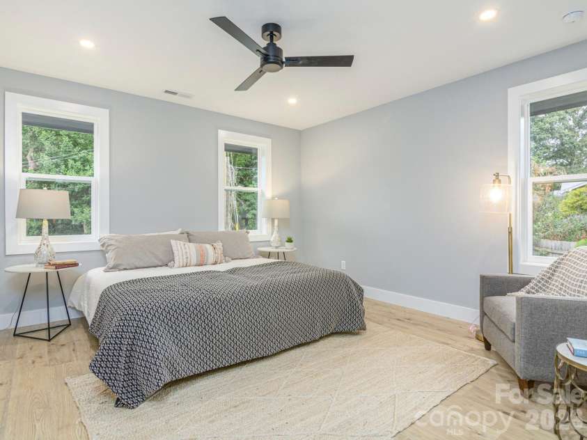 112 Shady Oak Drive, Asheville, NC 28803.  MLS# CAR4362528, YatesRealty ID 35424. 