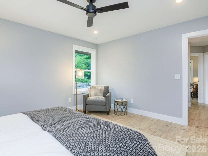 112 Shady Oak Drive, Asheville, NC 28803.  MLS# CAR4362528, YatesRealty ID 35424. 