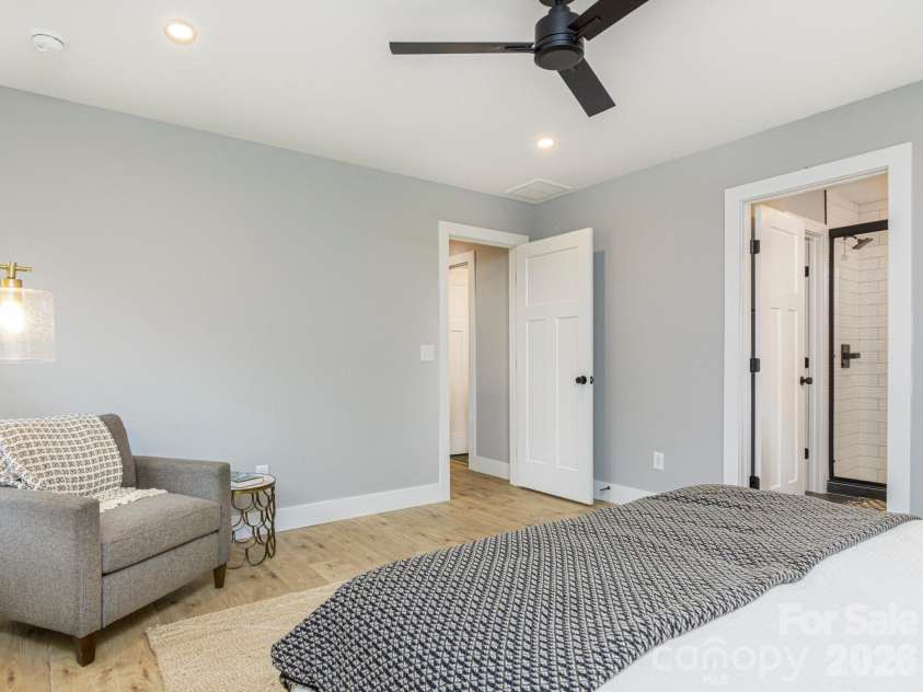 112 Shady Oak Drive, Asheville, NC 28803.  MLS# CAR4362528, YatesRealty ID 35424. 
