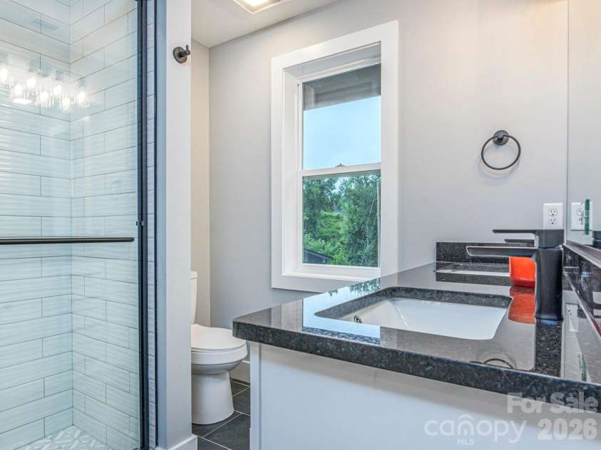 112 Shady Oak Drive, Asheville, NC 28803.  MLS# CAR4362528, YatesRealty ID 35424. 