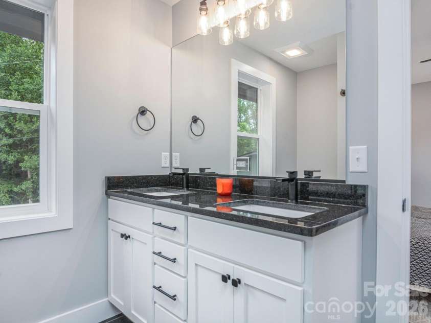 112 Shady Oak Drive, Asheville, NC 28803.  MLS# CAR4362528, YatesRealty ID 35424. 