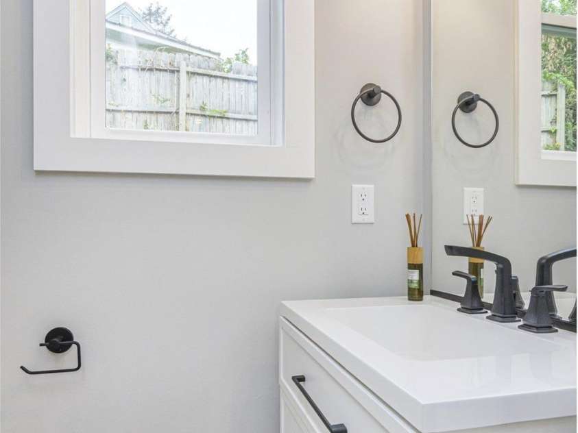 112 Shady Oak Drive, Asheville, NC 28803.  MLS# CAR4362528, YatesRealty ID 35424. 