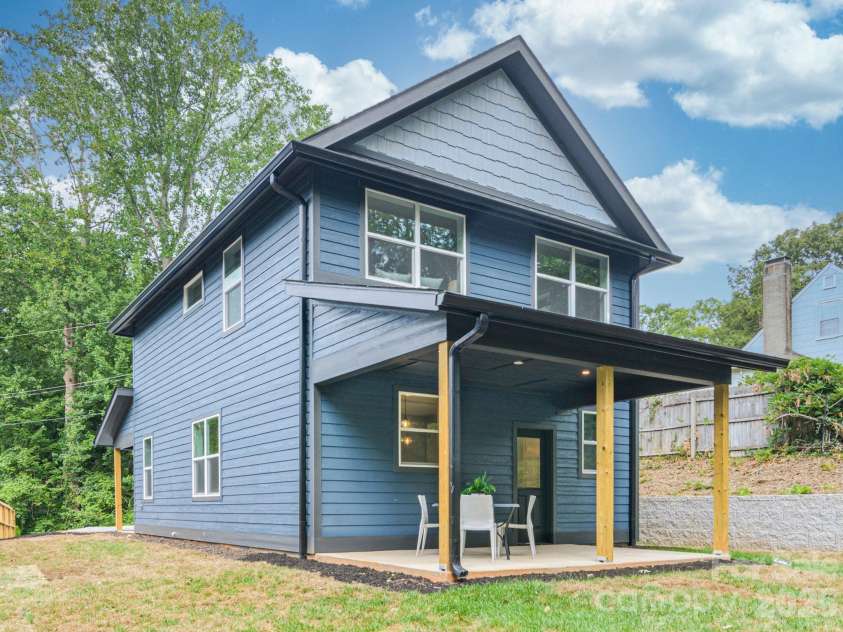 112 Shady Oak Drive, Asheville, NC 28803.  MLS# CAR4362528, YatesRealty ID 35424. 