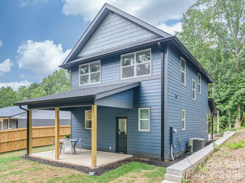 112 Shady Oak Drive, Asheville, NC 28803.  MLS# CAR4362528, YatesRealty ID 35424. 
