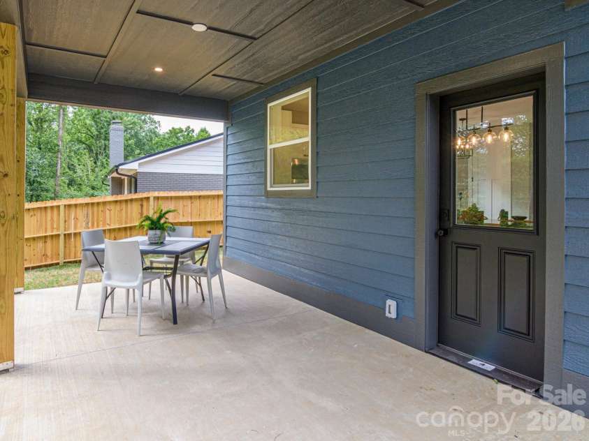112 Shady Oak Drive, Asheville, NC 28803.  MLS# CAR4362528, YatesRealty ID 35424. 