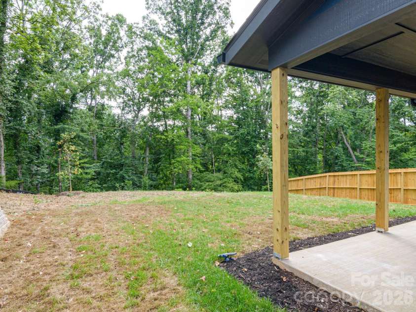 112 Shady Oak Drive, Asheville, NC 28803.  MLS# CAR4362528, YatesRealty ID 35424. 