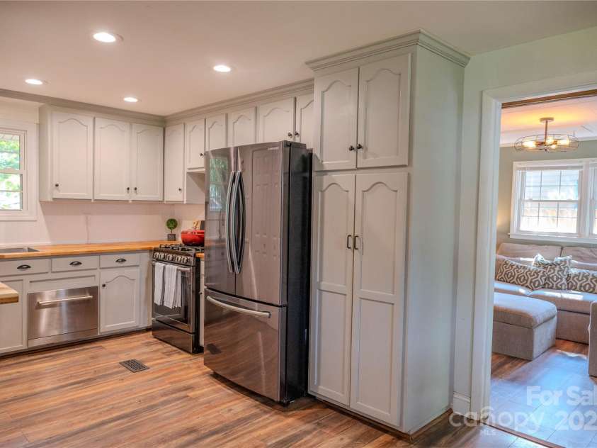 908 Laye Street, Belmont, NC 28012.  MLS# CAR4294982, YatesRealty ID 35425. 