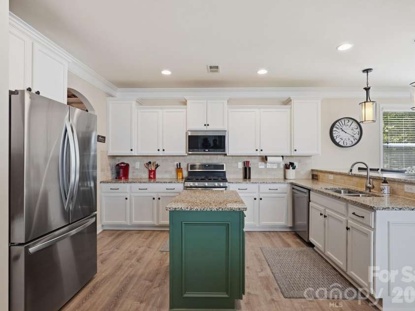 3127 Kelsey Plaza, Kannapolis, NC 28081.  MLS# CAR4397726, YatesRealty ID 35427. 