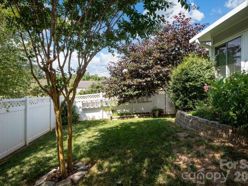 3127 Kelsey Plaza, Kannapolis, NC 28081.  MLS# CAR4397726, YatesRealty ID 35427. 