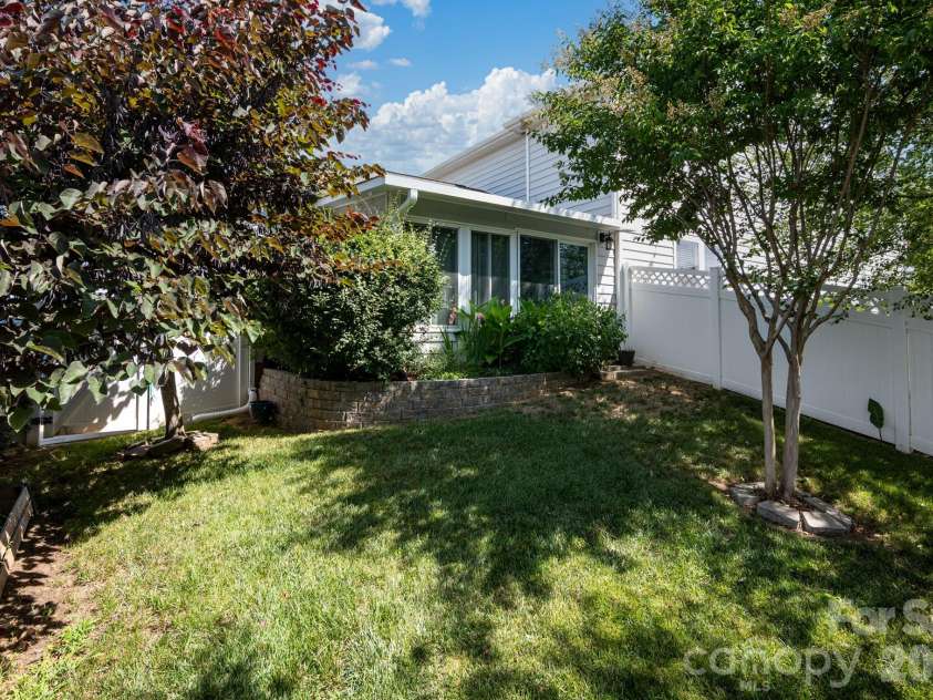 3127 Kelsey Plaza, Kannapolis, NC 28081.  MLS# CAR4397726, YatesRealty ID 35427. 