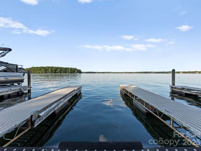 483 Stonemarker Road, Mooresville, NC 28117.  MLS# CAR4280946, YatesRealty ID 35427. Deeded boat slip EE