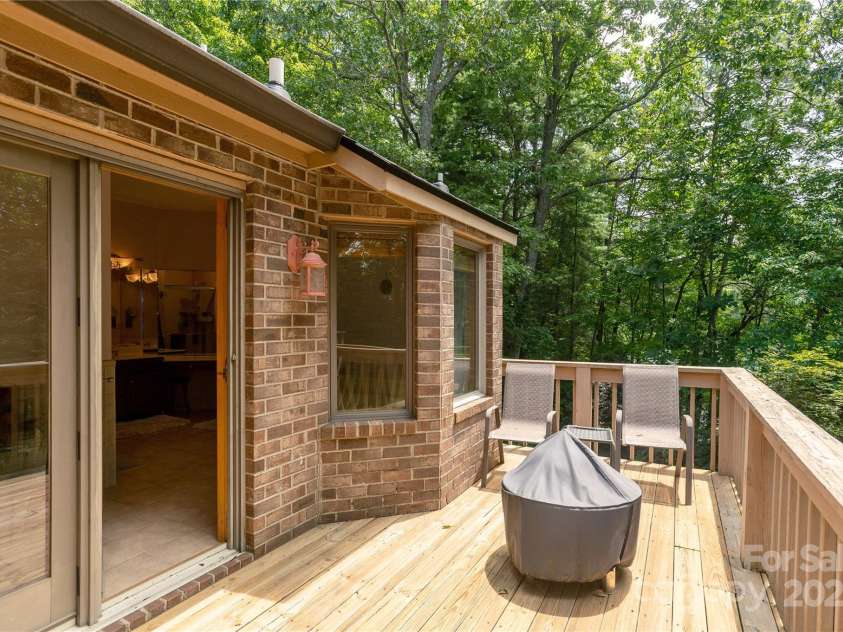 19 Timber Park Drive, Black Mountain, NC 28711.  MLS# CAR4285509, YatesRealty ID 35428. Primary Suite Deck