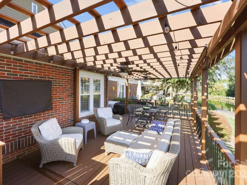 18405 Harborside Drive, Cornelius, NC 28031.  MLS# CAR4295512, YatesRealty ID 35429. 