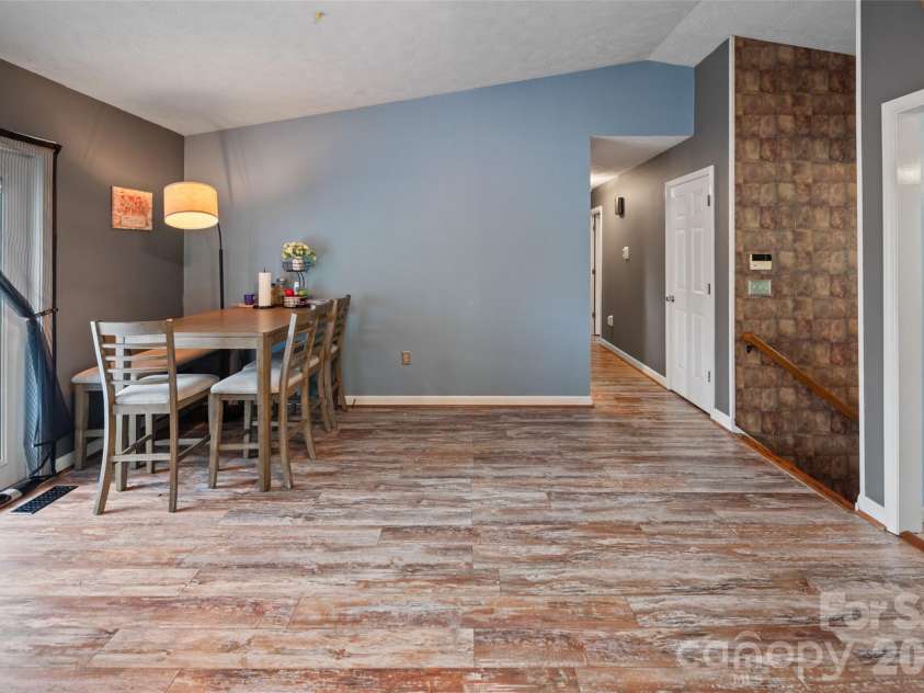 2114 Margaret Drive, Mount Airy, NC 27030.  MLS# CAR4393169, YatesRealty ID 35429. 