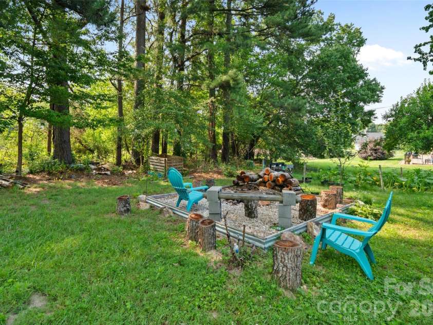 2114 Margaret Drive, Mount Airy, NC 27030.  MLS# CAR4393169, YatesRealty ID 35429. 