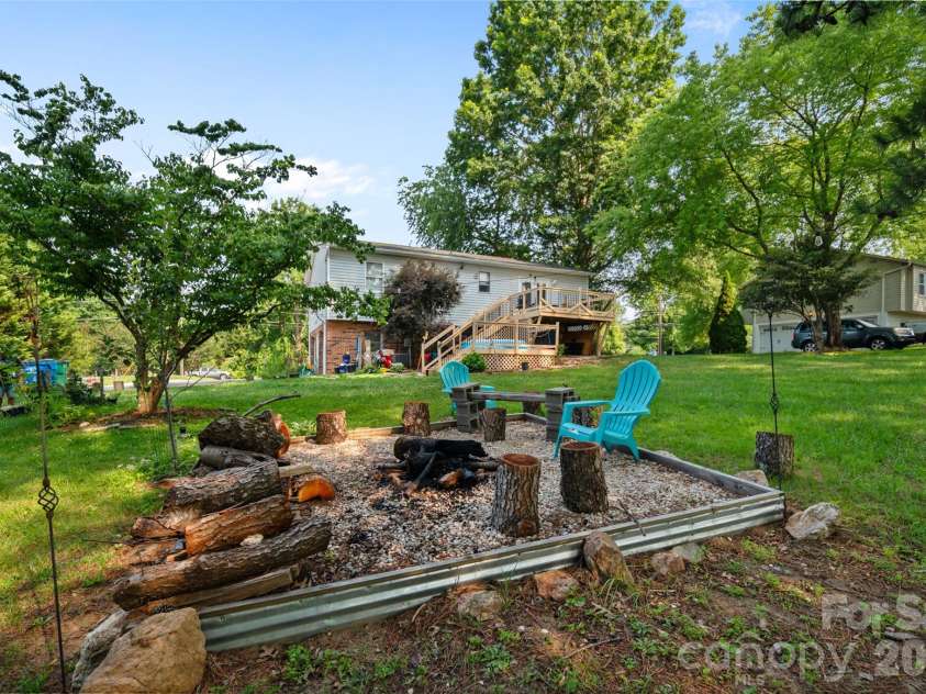2114 Margaret Drive, Mount Airy, NC 27030.  MLS# CAR4393169, YatesRealty ID 35429. 