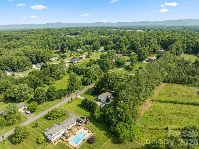 2114 Margaret Drive, Mount Airy, NC 27030.  MLS# CAR4393169, YatesRealty ID 35429. 