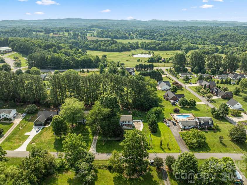2114 Margaret Drive, Mount Airy, NC 27030.  MLS# CAR4393169, YatesRealty ID 35429. 