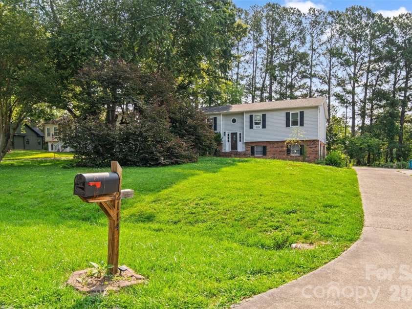 2114 Margaret Drive, Mount Airy, NC 27030.  MLS# CAR4393169, YatesRealty ID 35429. 