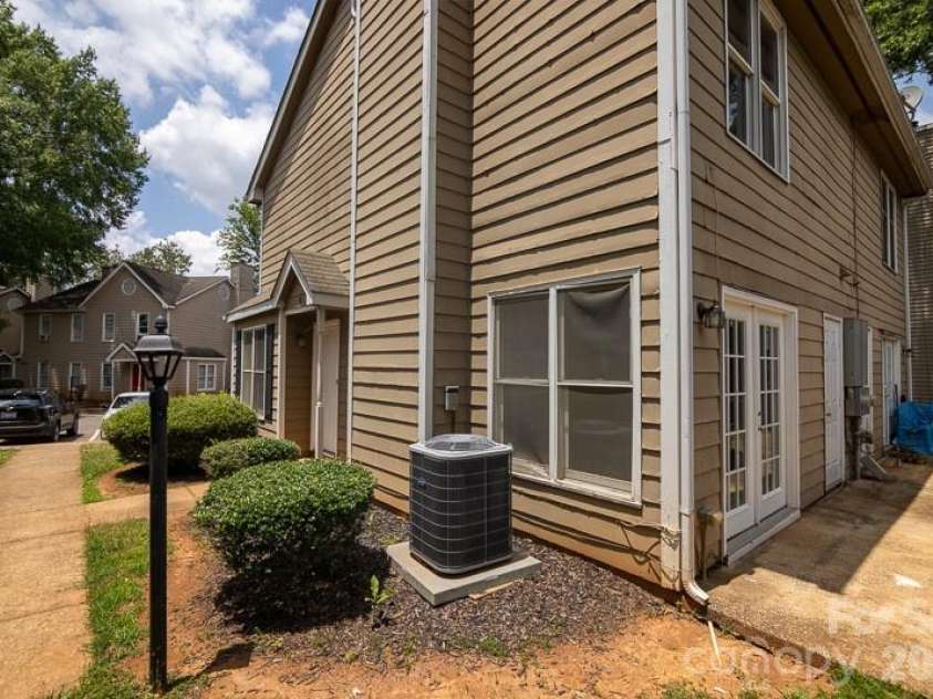 3142 Driftwood Drive, Charlotte, NC 28205.  MLS# CAR4399113, YatesRealty ID 35430. 