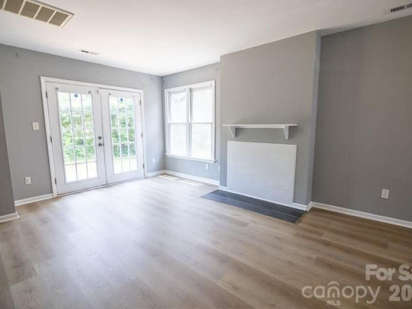 3142 Driftwood Drive, Charlotte, NC 28205.  MLS# CAR4399113, YatesRealty ID 35430. 