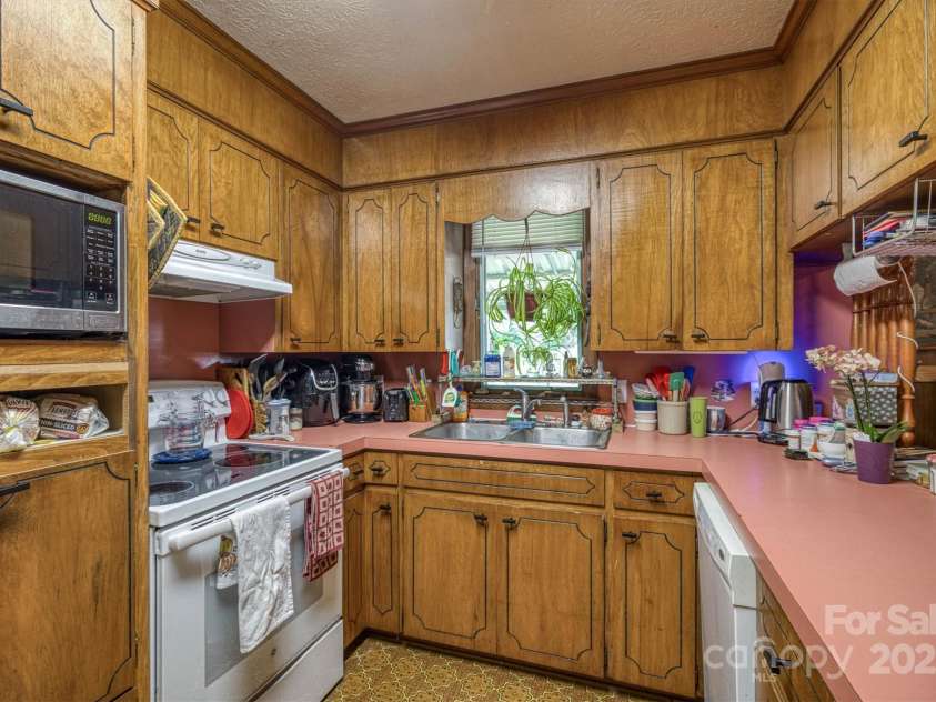 4620 Montclaire Avenue, Morganton, NC 28655.  MLS# CAR4287148, YatesRealty ID 35430. 