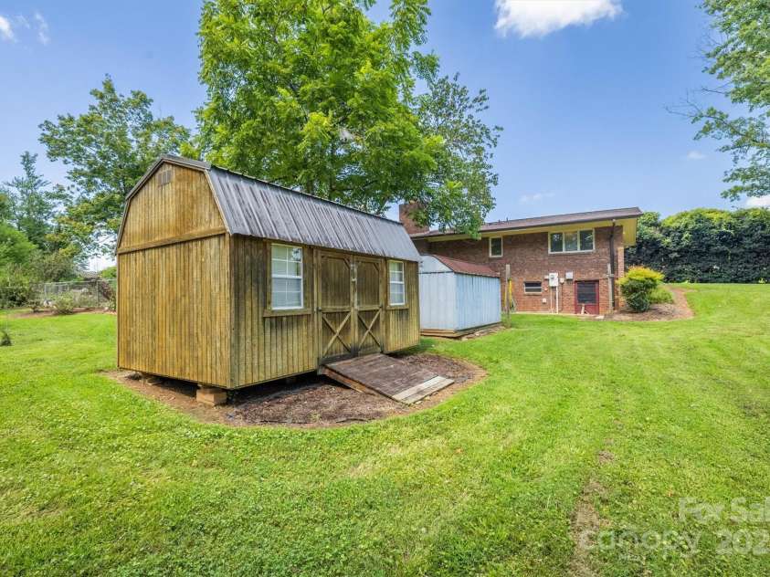 4620 Montclaire Avenue, Morganton, NC 28655.  MLS# CAR4287148, YatesRealty ID 35430. 