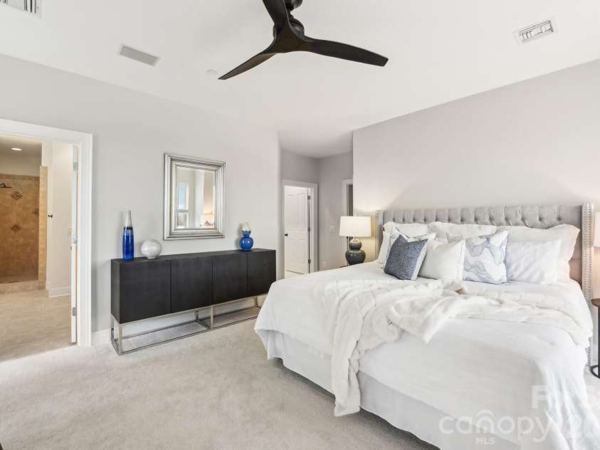 572 Church Street, Charlotte, NC 28202.  MLS# CAR4401122, YatesRealty ID 35431. 