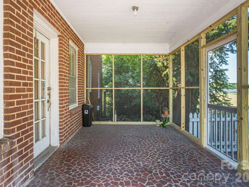 1214 NC 24 And 50 Highway, Warsaw, NC 28398.  MLS# CAR4400592, YatesRealty ID 35432. 